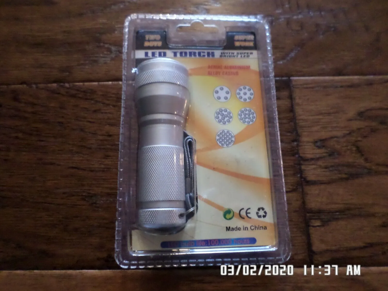NEW LED TORCH FLASHLIGHT AERIAL ALUMINUM CASING WEATHERPROOF BATTERIES INCLUDED